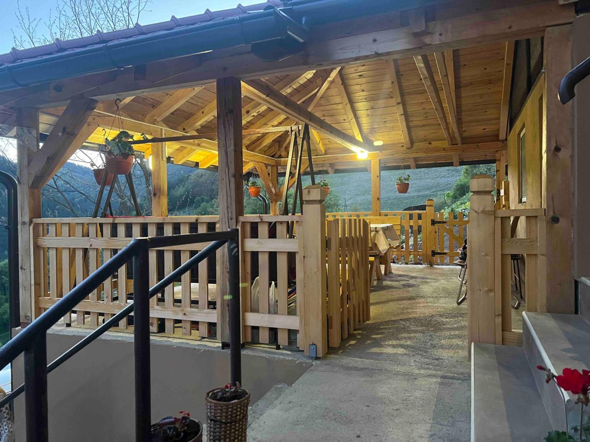 Hotel Ljubav Stara Zaovine à Lazici Extérieur photo